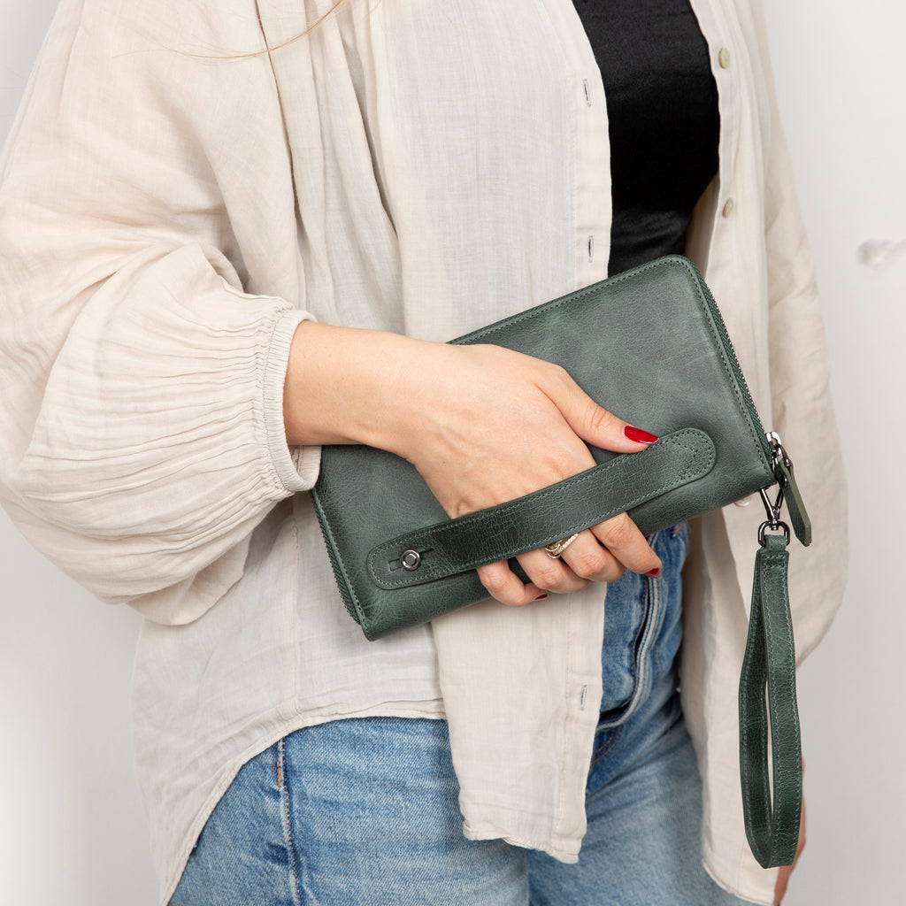Anchorage Leather Wallet – Phone Holder & 12 Card Slots