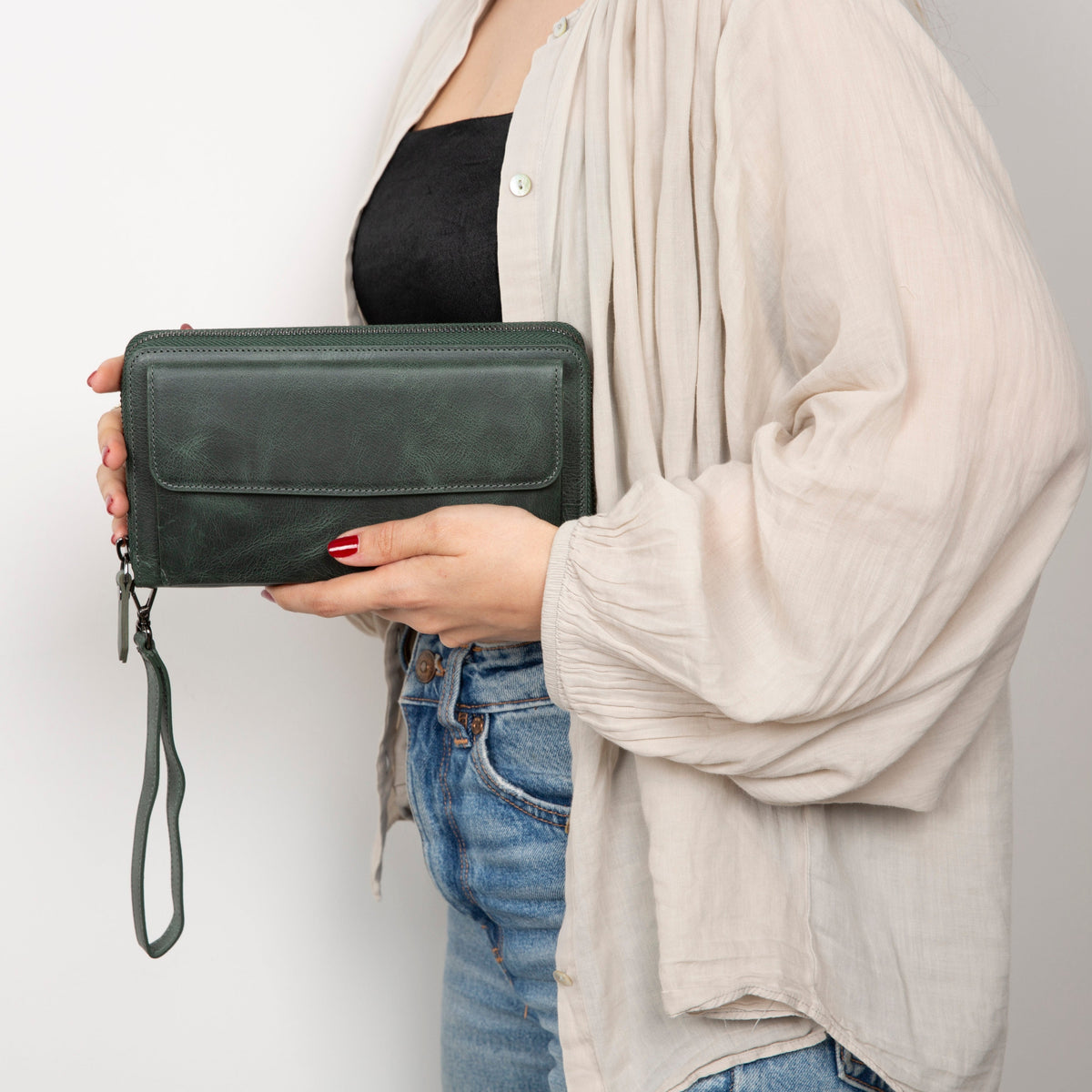 Anchorage Leather Wallet – Phone Holder & 12 Card Slots