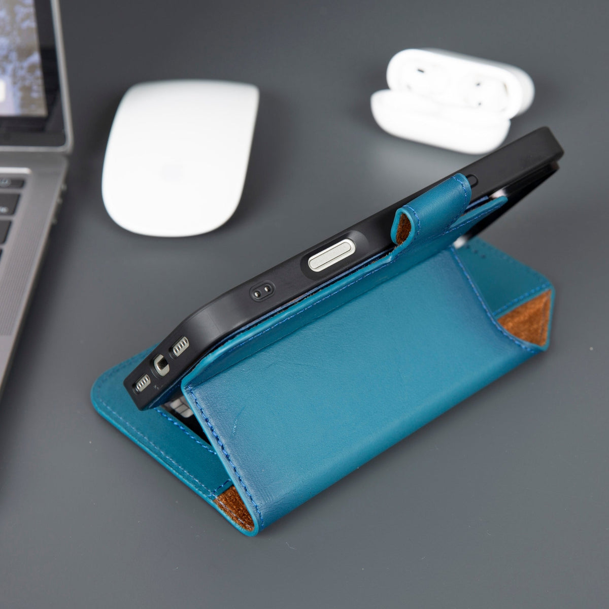 Casper iPhone 18 Pro Max Full-Grain Leather Wallet Case